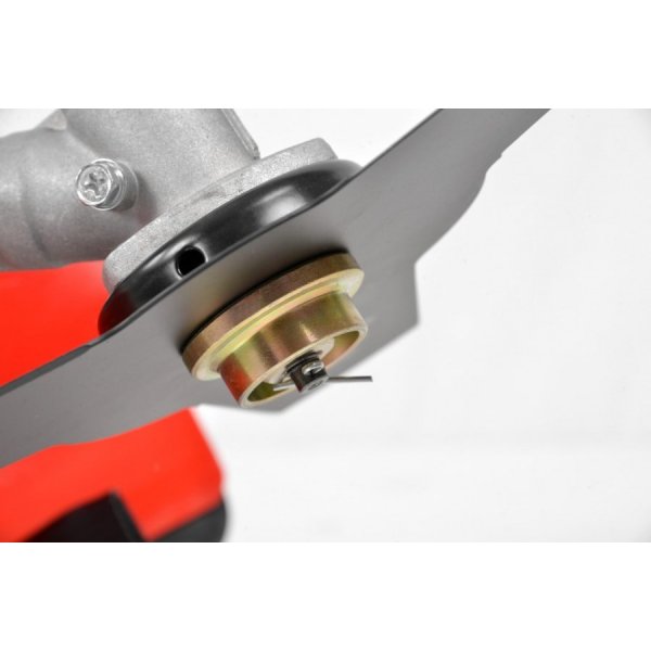 Bensindrevet ryddesag på 26cc med slyngkniv | Inkludert sele Bensindrevet ryddesag på 26cc med slyngkniv | Inkludert sele