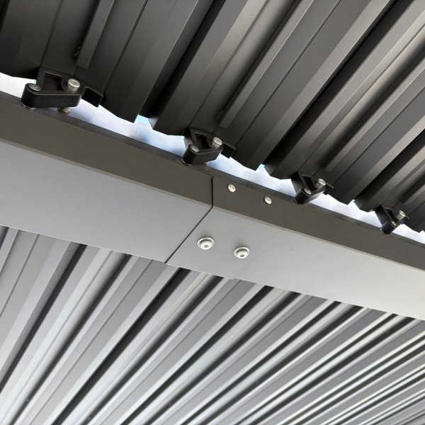 Pergola i galvanisert st�l 4x3 m | Lamelltak, gr�, uteplass og hage