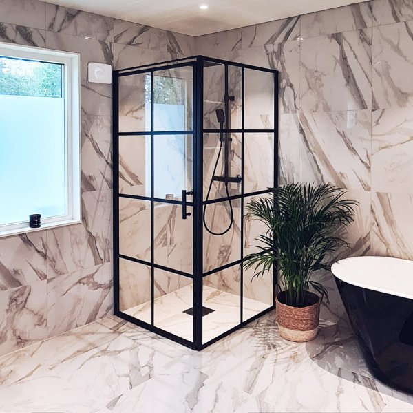 Dusjhjørne med sorte profiler | 6 mm sikkerhetsglass Dusjhjørne med sorte profiler | 6 mm sikkerhetsglass