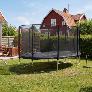 Stor oval trampoline | 3,05 � 4,88 m | Sikkerhetsnett | Stabil st�lramme | Svart