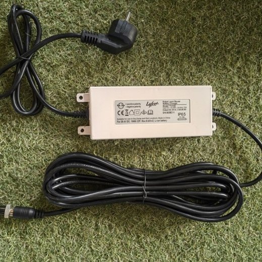 Robotgressklipper 3600m² | Lyfco E1600T-3 WiFi Robotgressklipper 3600m² | Lyfco E1600T-3 WiFi