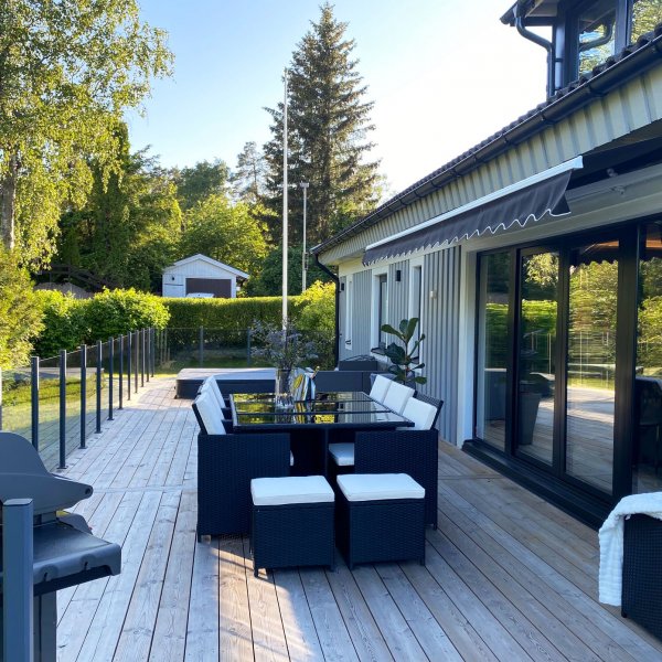 Spisegruppe utemøbler | 10 sitteplasser | Kunstrotting Spisegruppe utemøbler | 10 sitteplasser | Kunstrotting