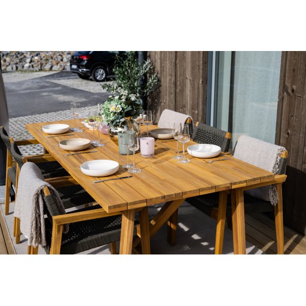 Elegant spisegruppe | Seks sitteplasser | Moderne design og materialer av h�y kvalitet | Alex