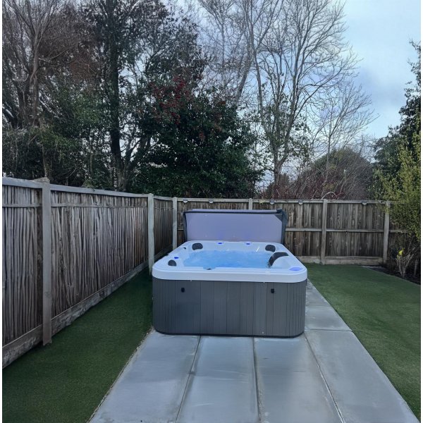 Utendørs spa Zeus – 6 personer med Balboa® & Lucite® | Lyfco Utendørs spa Zeus – 6 personer med Balboa® & Lucite® | Lyfco