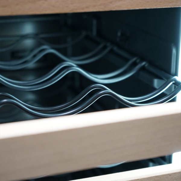 Stor vinkj�ler for 60 flasker og 218 bokser | Eksklusivt design med doble temperatursoner | 365 L