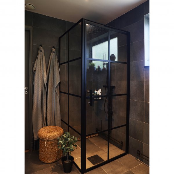 Dusjhjørne med sorte profiler | 6 mm sikkerhetsglass Dusjhjørne med sorte profiler | 6 mm sikkerhetsglass