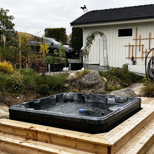 Spabad Poseidon Blackline � 5�6 personer | Lucite� akryl, Gecko� sirkulasjonspumpe og Balboa� system | 2026