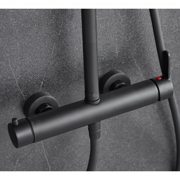 Svart dusjsett med takdusj og hånddusj i avrundet design Svart dusjsett med takdusj og hånddusj i avrundet design