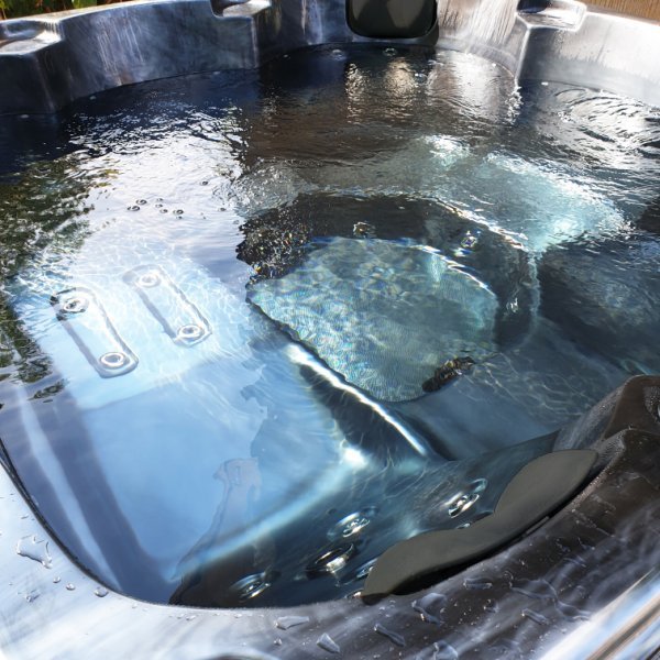 Spabad Poseidon Blackline � 5�6 personer | Lucite� akryl, Gecko� sirkulasjonspumpe og Balboa� system | 2026