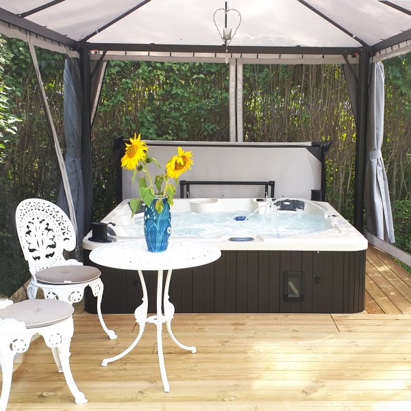 Spabad Karma WiFi - 5 personer | LED-stråler | Lyfco Spabad Karma WiFi - 5 personer | LED-stråler | Lyfco