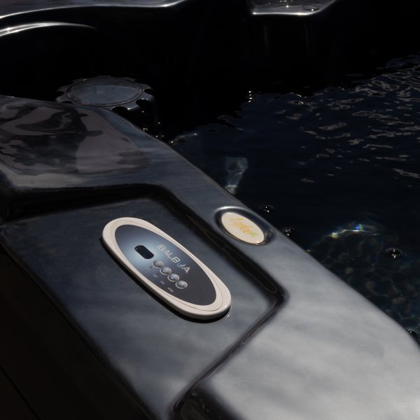 Spabad Poseidon Blackline � 5�6 personer | Lucite� akryl, Gecko� sirkulasjonspumpe og Balboa� system | 2026