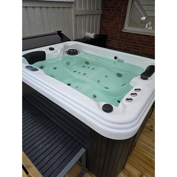 Perseus Spabad | For 2 personer | 27 jetfly | Caps inkludert | Lyfco