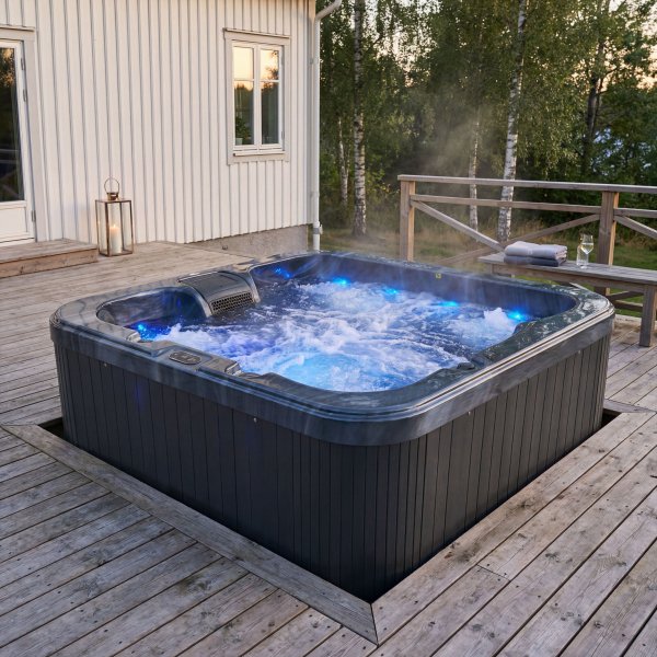 Spabad 190x190 cm for 4�6 personer | Zeus Blackline med Balboa� og Lucite�