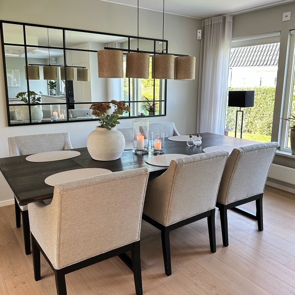 Stort helkroppsspeil | Sprayet | Sort ramme Stort helkroppsspeil | Sprayet | Sort ramme