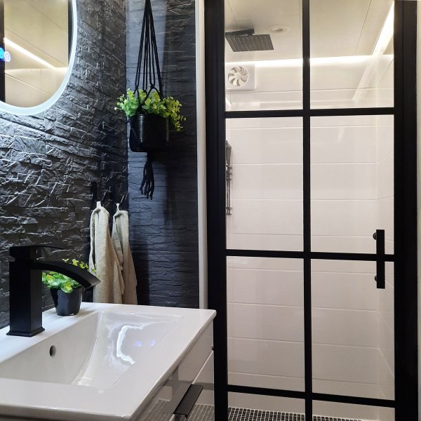 Dusjdør i industridesign | Nanobehandlet | 6 mm sikkerhetsglass Dusjdør i industridesign | Nanobehandlet | 6 mm sikkerhetsglass