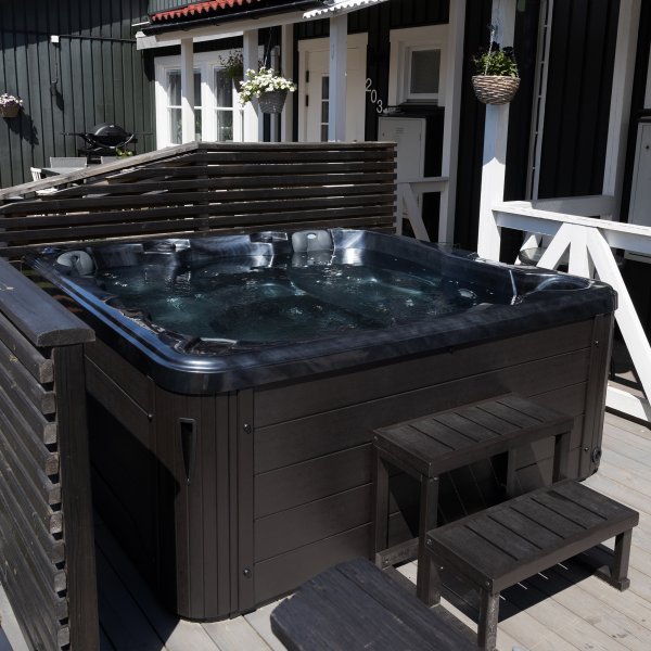 Spabad Poseidon Blackline � 5�6 personer | Lucite� akryl, Gecko� sirkulasjonspumpe og Balboa� system | 2026